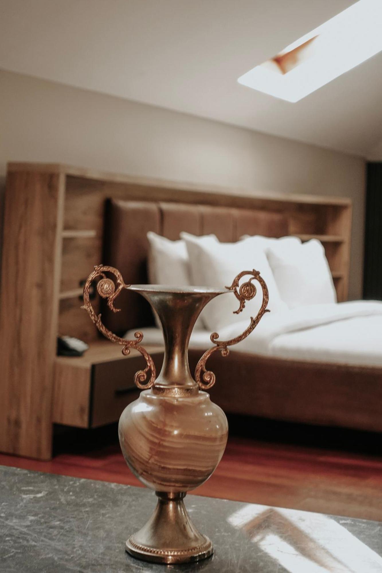 Residenza Monun Boutique Hotel Tirana Bagian luar foto