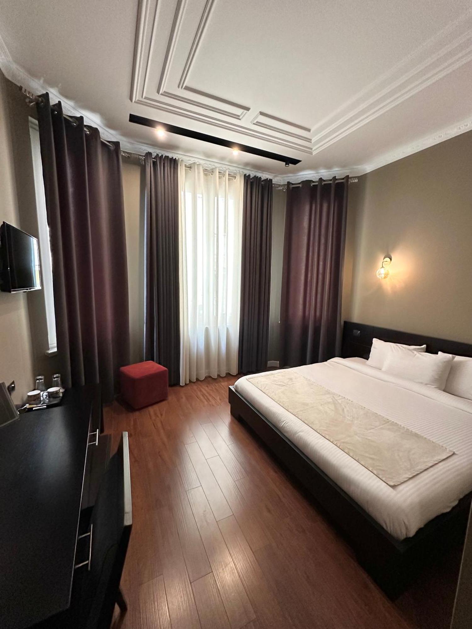 Residenza Monun Boutique Hotel Tirana Bagian luar foto