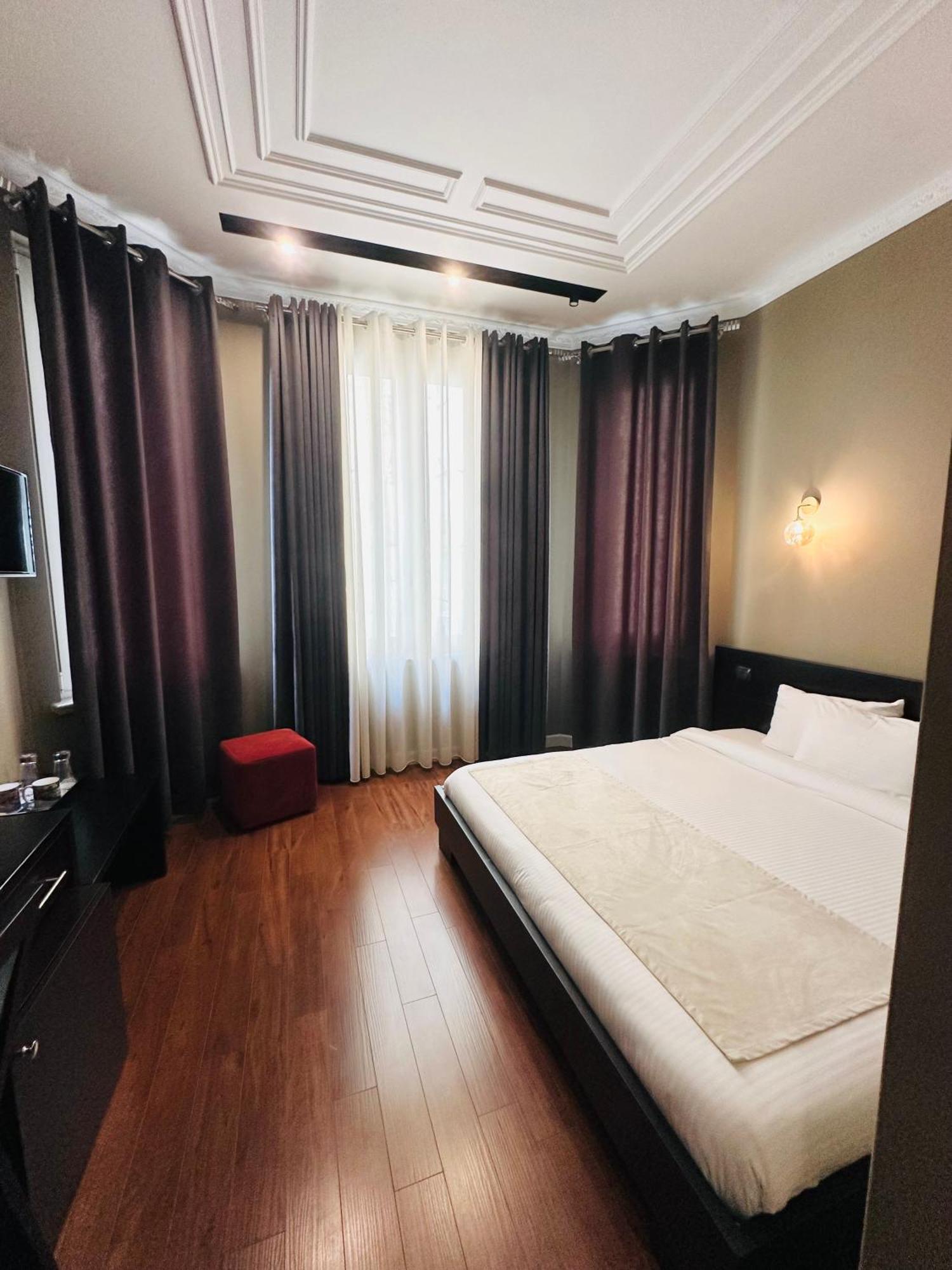 Residenza Monun Boutique Hotel Tirana Bagian luar foto