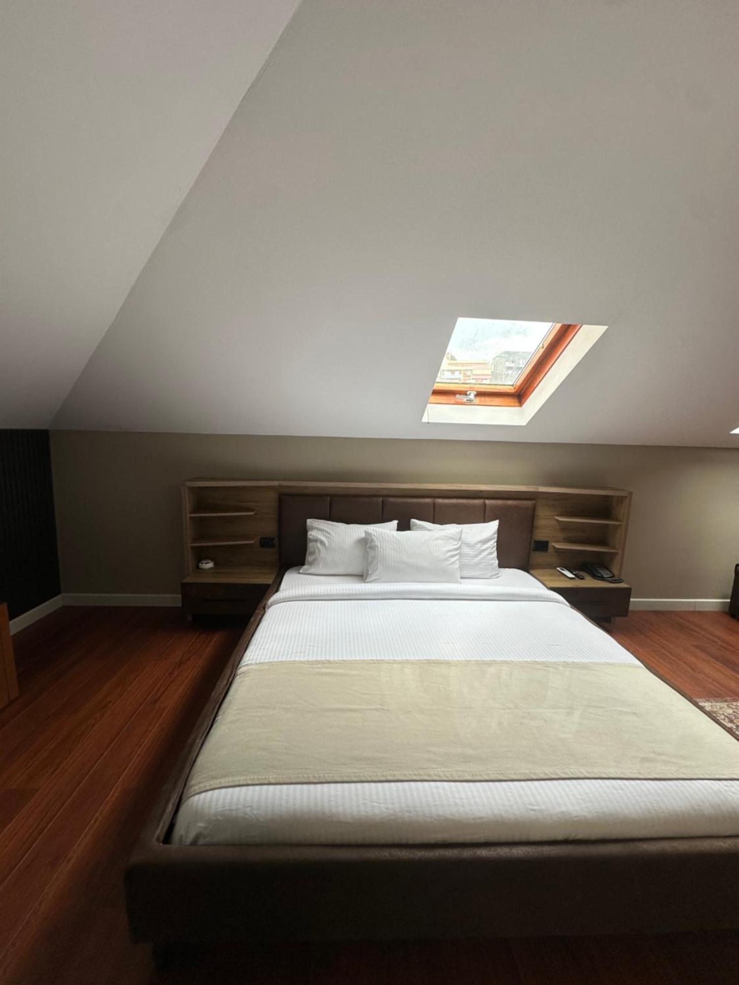 Residenza Monun Boutique Hotel Tirana Bagian luar foto