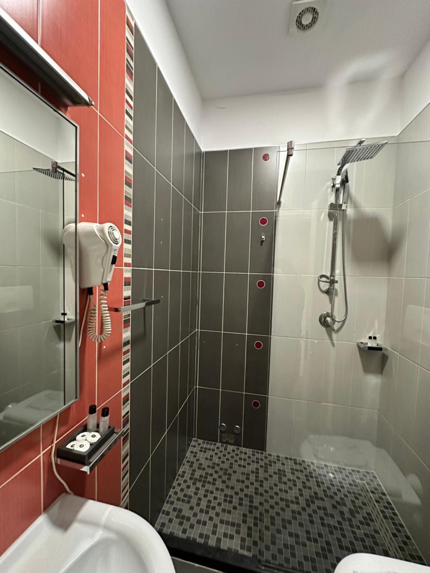 Residenza Monun Boutique Hotel Tirana Bagian luar foto