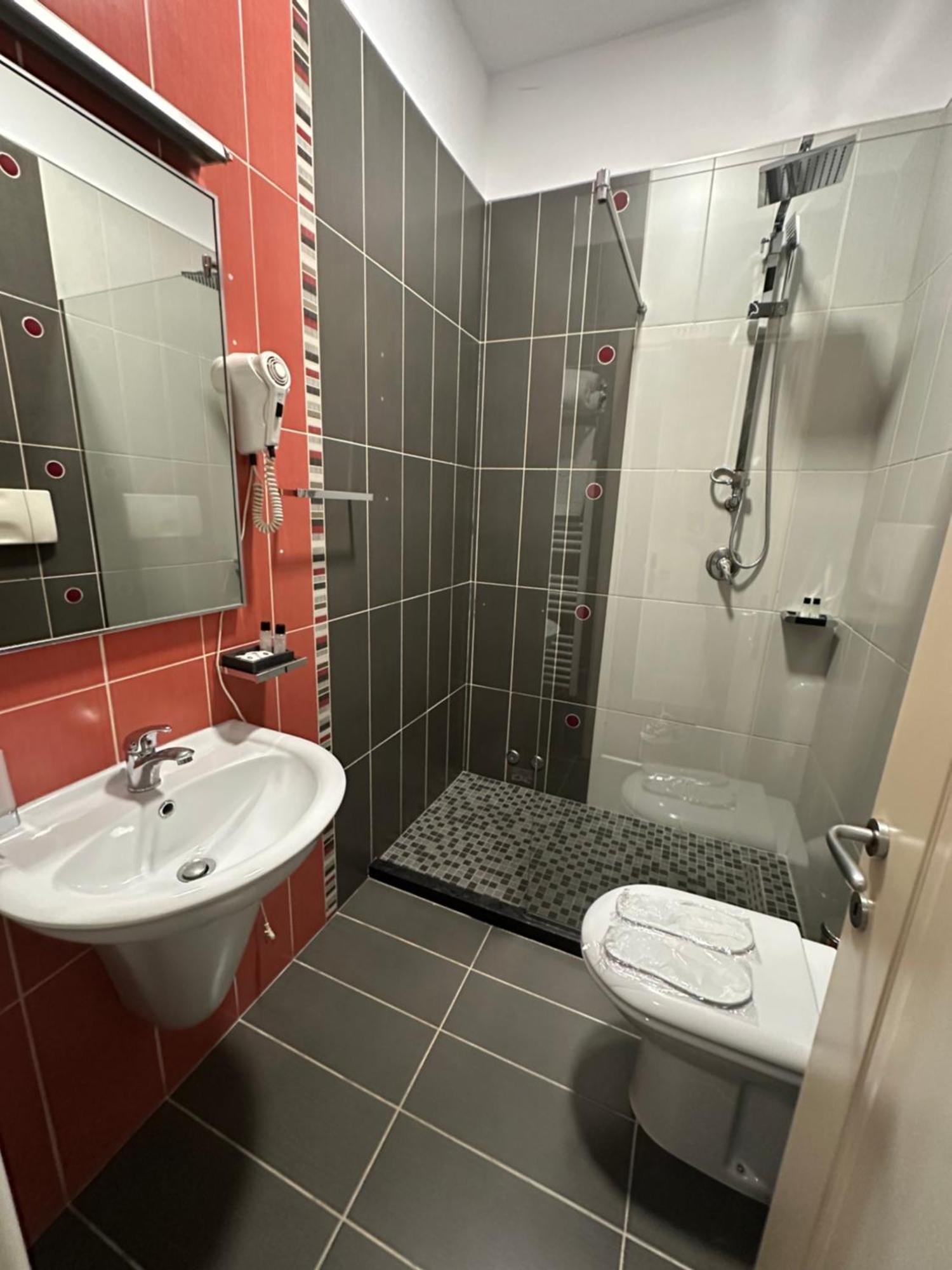 Residenza Monun Boutique Hotel Tirana Bagian luar foto
